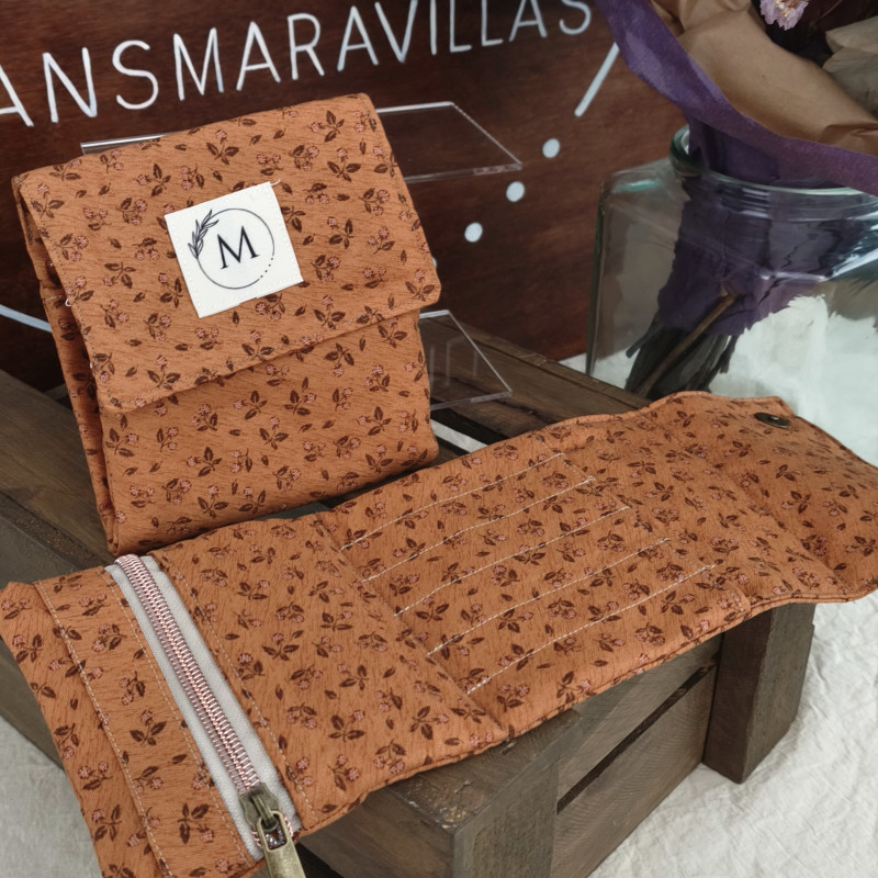 MINI ESTUCHE FLORES MARRÓN